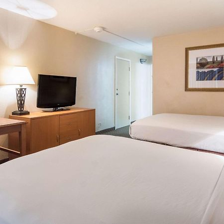 Rodeway Inn Duncanville Eksteriør billede